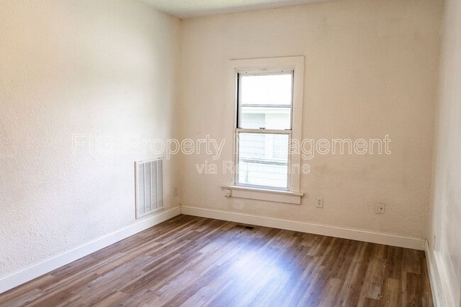 Building Photo - 1013 Glider Ave