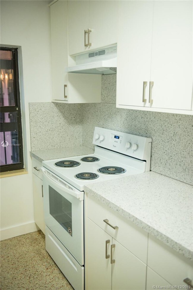Building Photo - 3030 SW 97th Ave