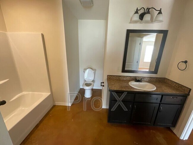 Foto del edificio - 408 Carson Way