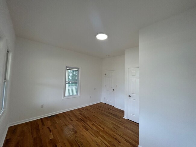 Building Photo - 347 Norwood Ave.