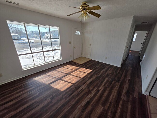 Foto del edificio - COZY 3 BR HOME CENTRALLY LOCATED