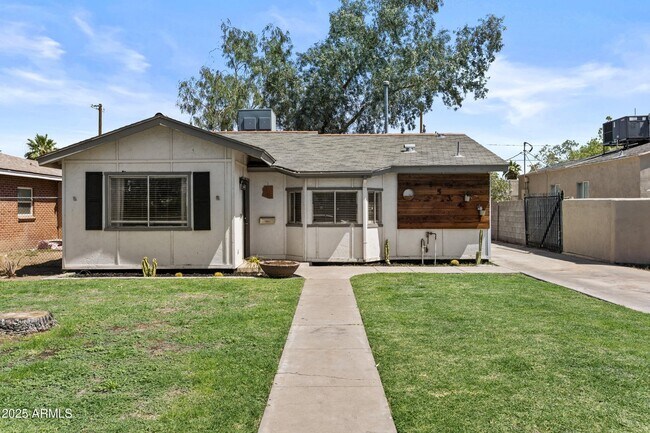 Foto del edificio - 1534 E Culver St