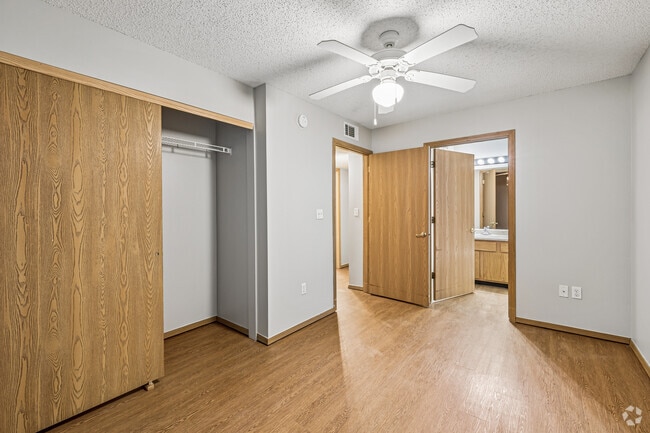 2BR, 2BA - 858SF - Primary Bedroom - 55+ Mariner Pointe