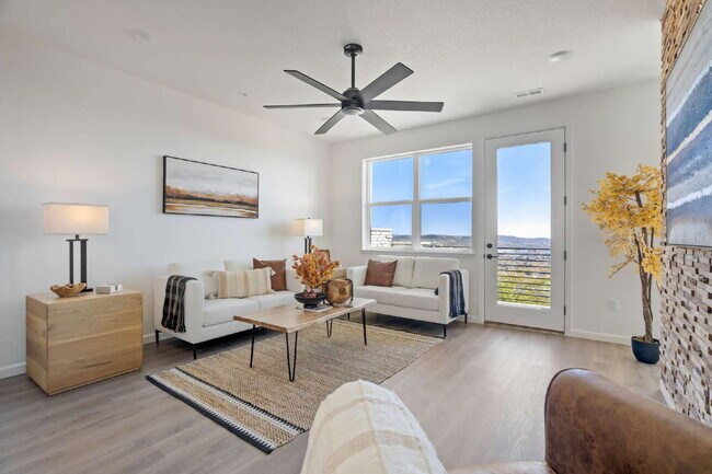 Foto del edificio - Like New 2024 Luxury Home with Breathtaking City Views