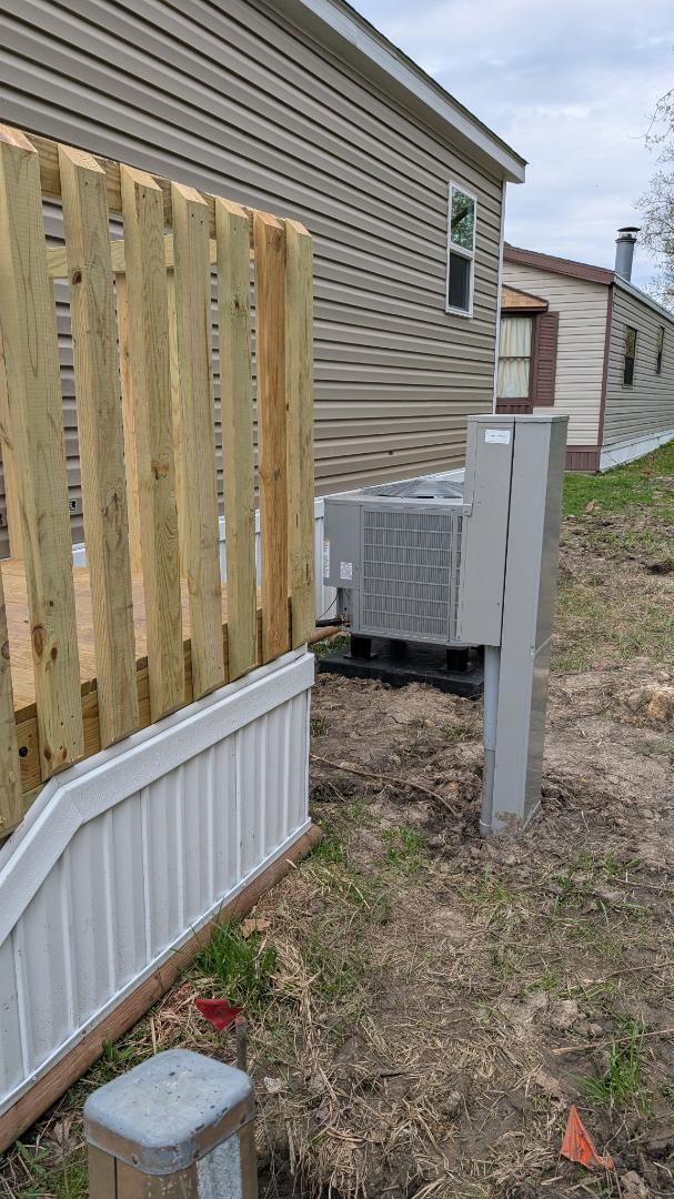 Foto del edificio - 15462 Lewis Rd