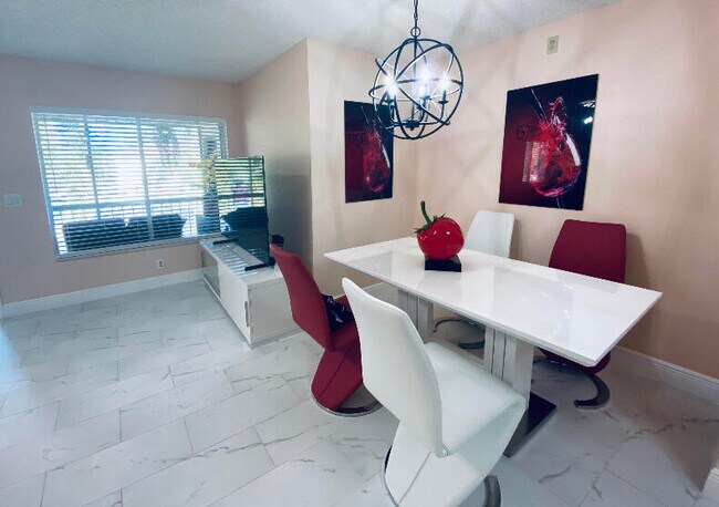 Foto del edificio - 334 Pine Ridge Cir