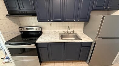 Building Photo - 4940 SW 28th Terrace