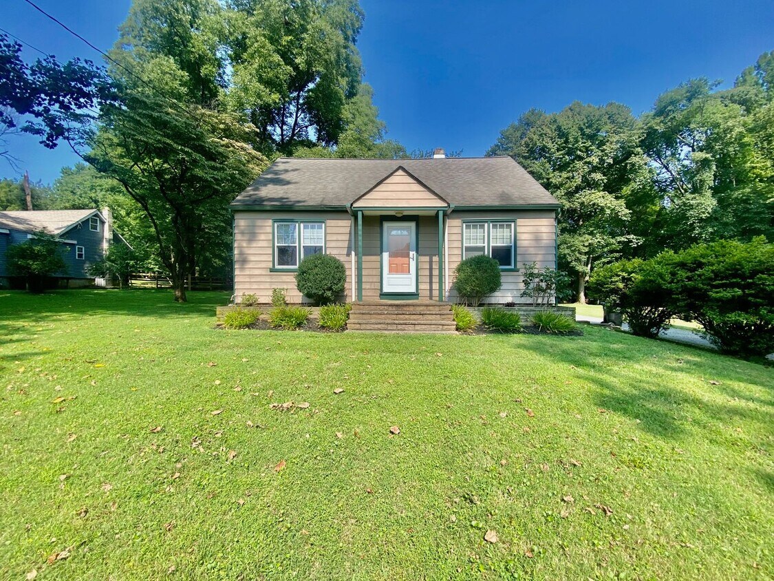 Foto principal - SPACIOUS 4 BED/2 BATH HOUSE-Luxury Vinyl F...