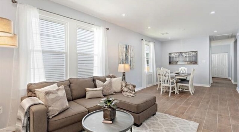 Foto principal - 2425 Allen St