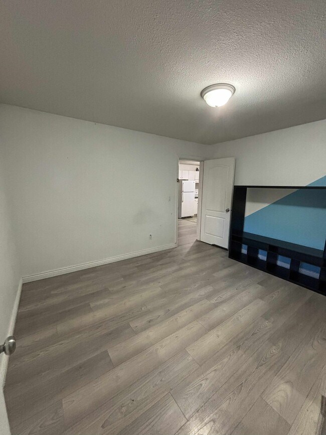 Unité 1 : Chambre 1 - 12693 67B Av
