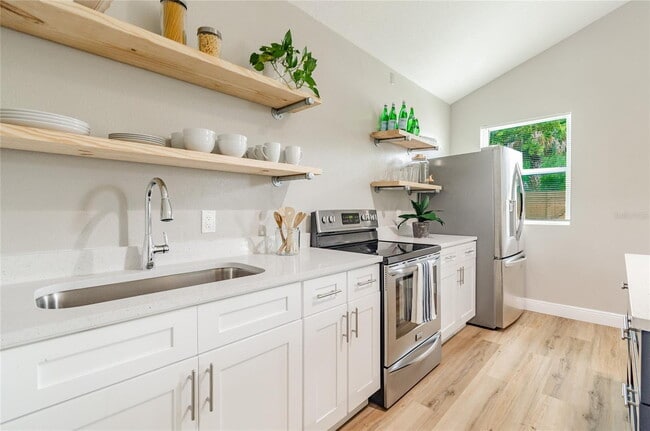 Building Photo - "Charming Studio Retreat in Tampa's Vibran...