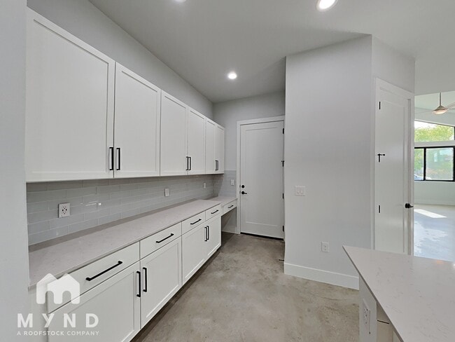 Building Photo - 2820 Prado St
