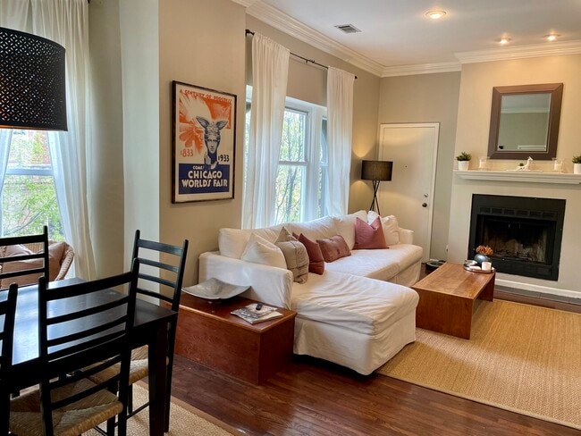 Building Photo - 916 W Wisconsin St