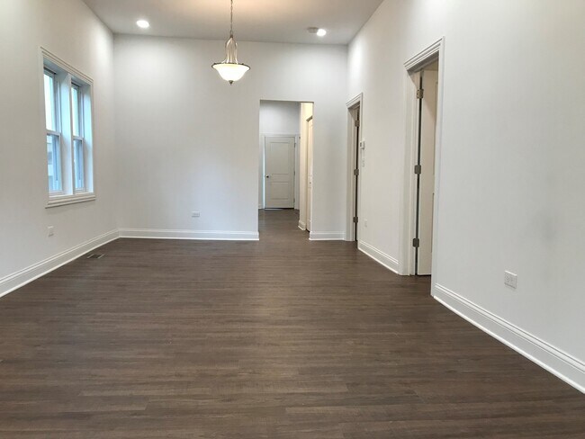 Building Photo - 1818 N Kimball Ave
