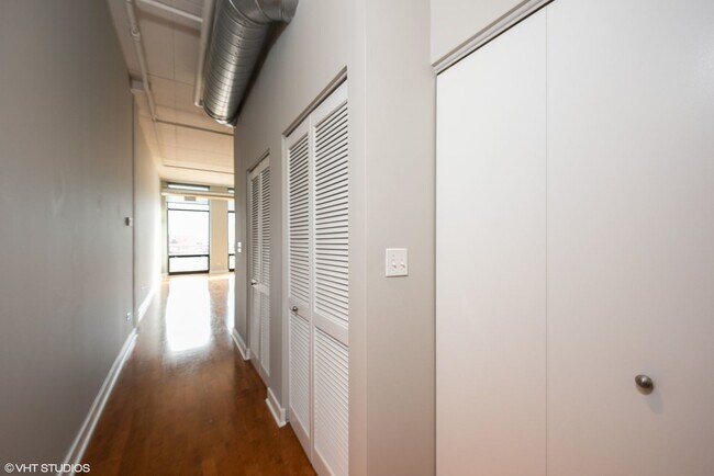 Building Photo - 740 W Fulton St