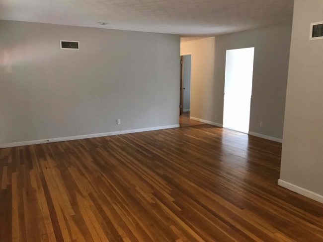 Foto del edificio - 2255 Ainsworth Dr