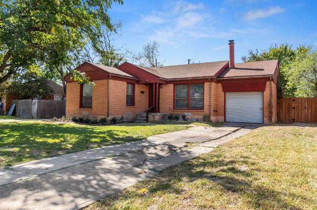 Building Photo - 10911 Visalia Dr