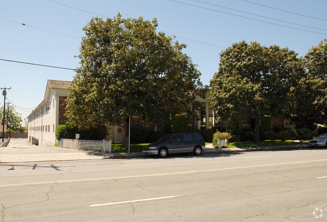 Building Photo - 940 W Duarte Rd