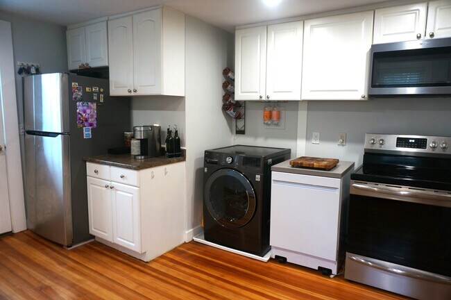 Building Photo - 155 Church St