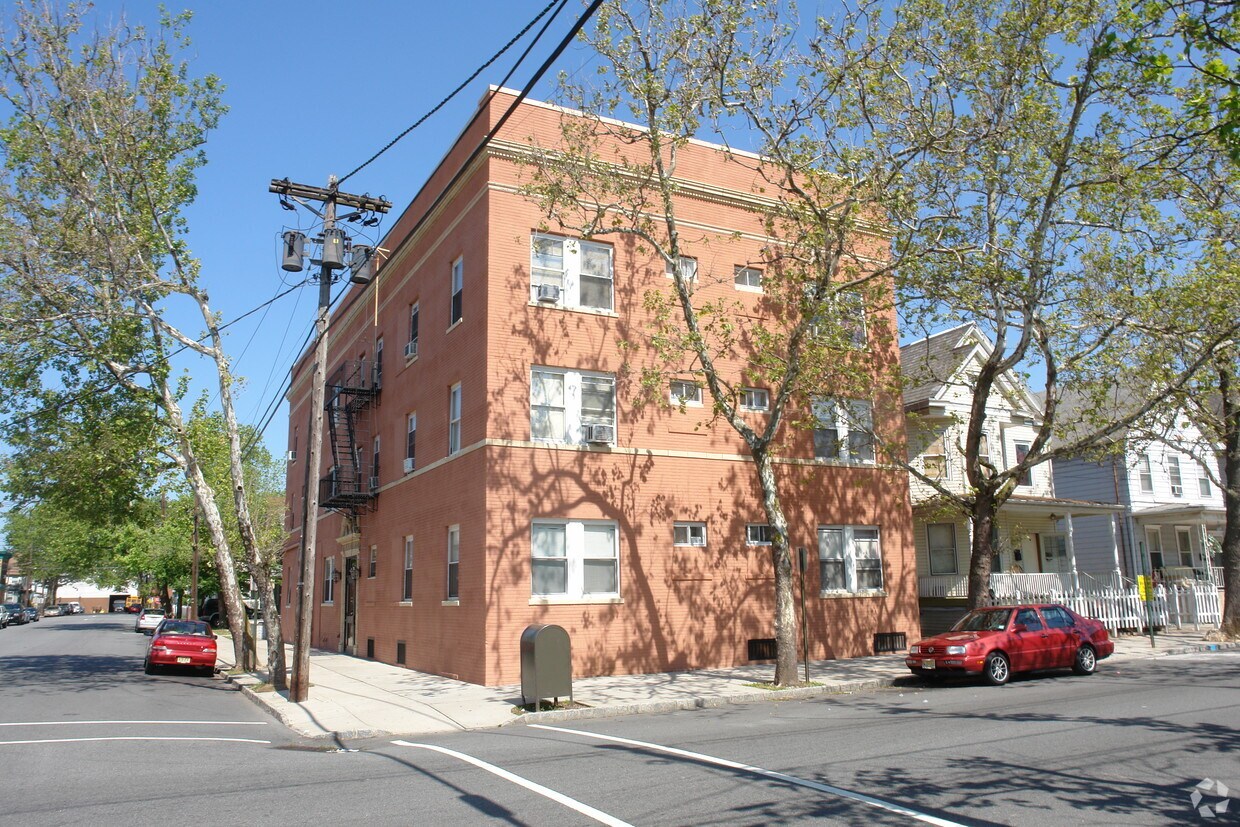 207 Madison Ave, Perth Amboy, NJ 08861 Apartments in Perth Amboy, NJ