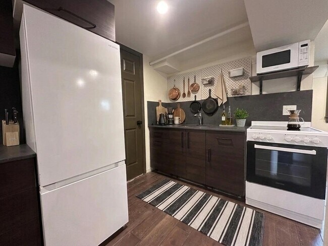 Foto del edificio - 64 Goodenough St