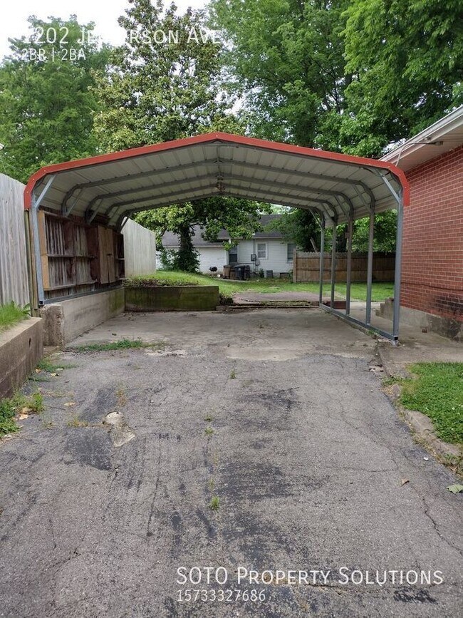 Building Photo - 2BD/2BA Spacious House