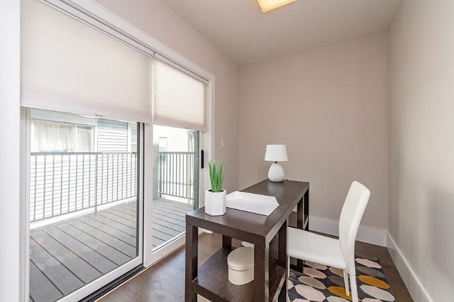 Building Photo - 214 Market St