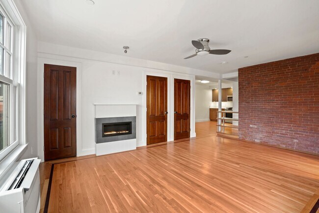 Foto del edificio - 165 Winthrop Rd