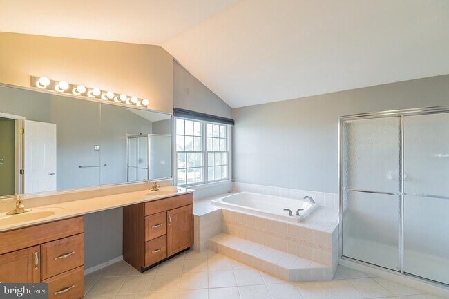 Building Photo - 75 Addis Dr