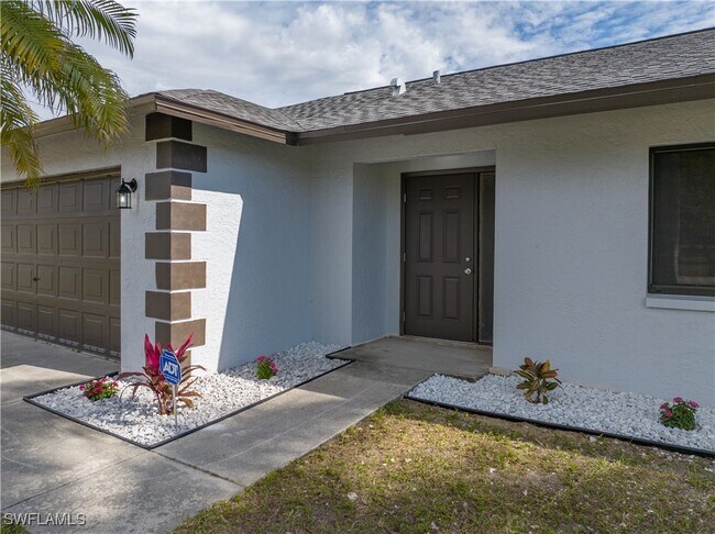Building Photo - 709 SE 10th Pl