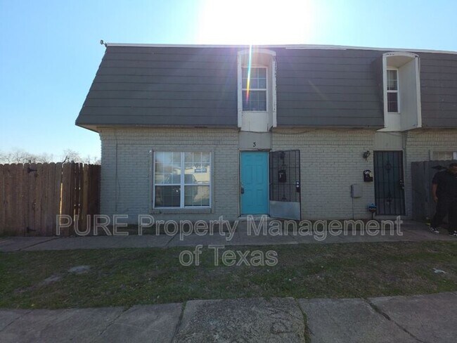 Foto del edificio - 5808 Wellington Dr