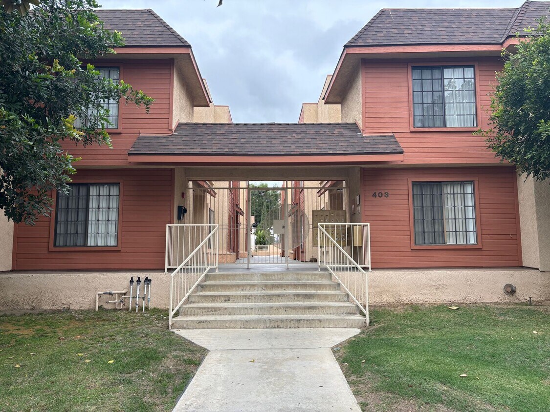 Primary Photo - 403 Porter St