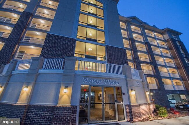 Foto del edificio - 530 Riverside Dr