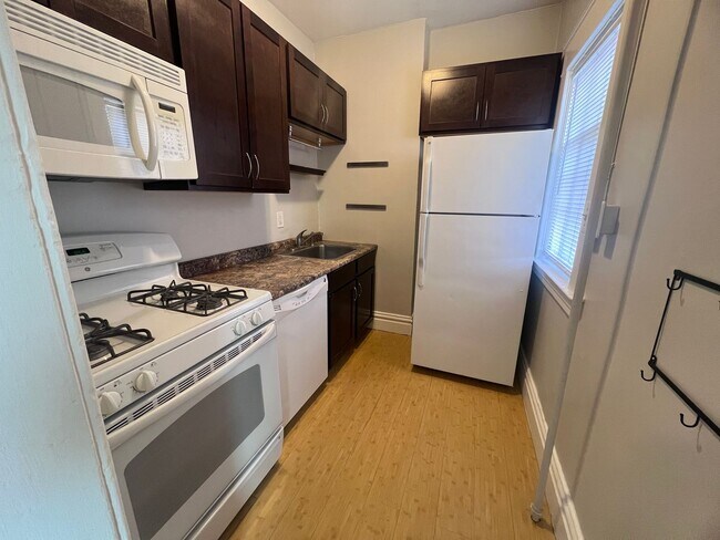 Foto del edificio - Two Bedroom Apartment! Three Blocks from Michigan Ave (Medical Mile)