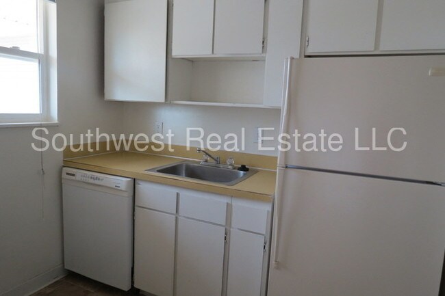 Building Photo - 128 Skyline Dr