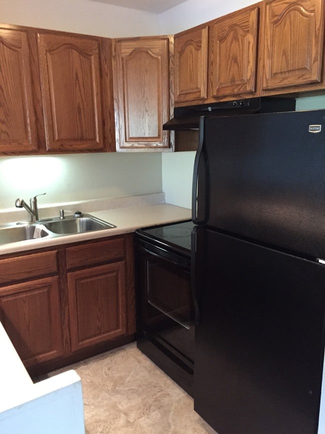 Building Photo - 5524 E Lake Dr