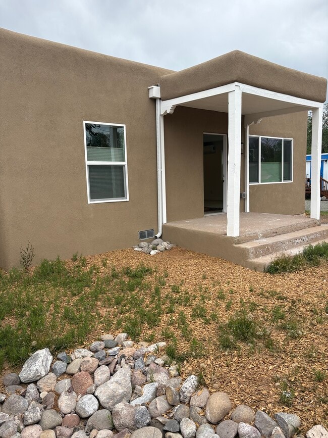 Building Photo - 1707 Espinacitas St