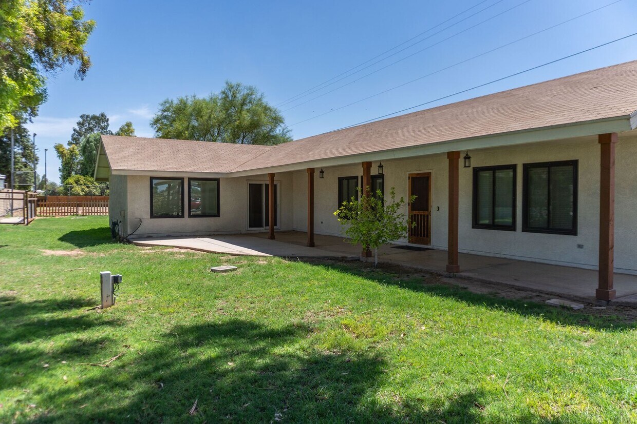 Primary Photo - Charming 2 Bed, 2 Bath Vintage Home – Thou...