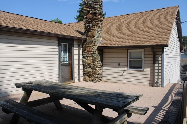 Building Photo - 10 Winter Ave