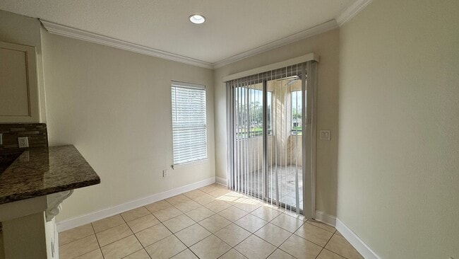 Building Photo - Beautiful 2/2 second floor condo in The Pa...