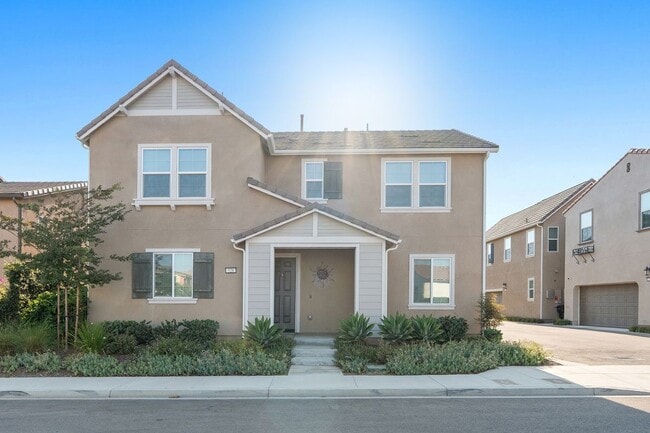 Building Photo - 528 Tibbetts St