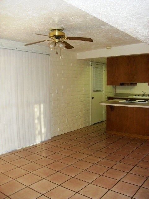 Building Photo - Cozy home near Davis Monthan!