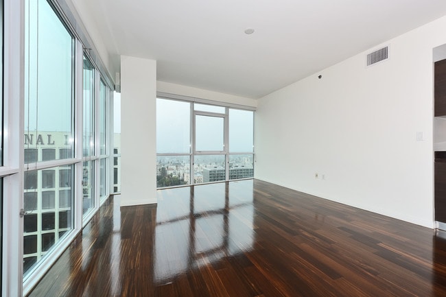 Building Photo - 3785 Wilshire Blvd