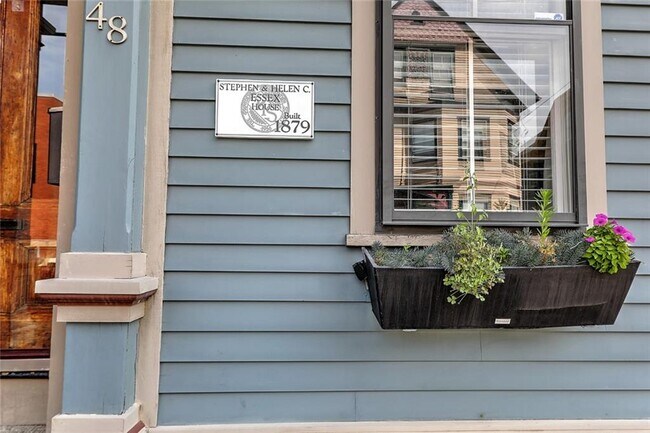 Building Photo - 48 Bainbridge Ave