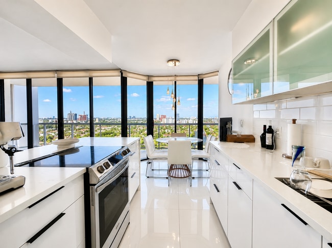 Building Photo - 3640 Yacht Club Dr
