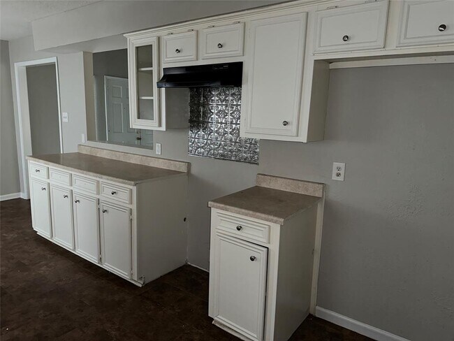 Building Photo - 2710 Heather Knoll Dr