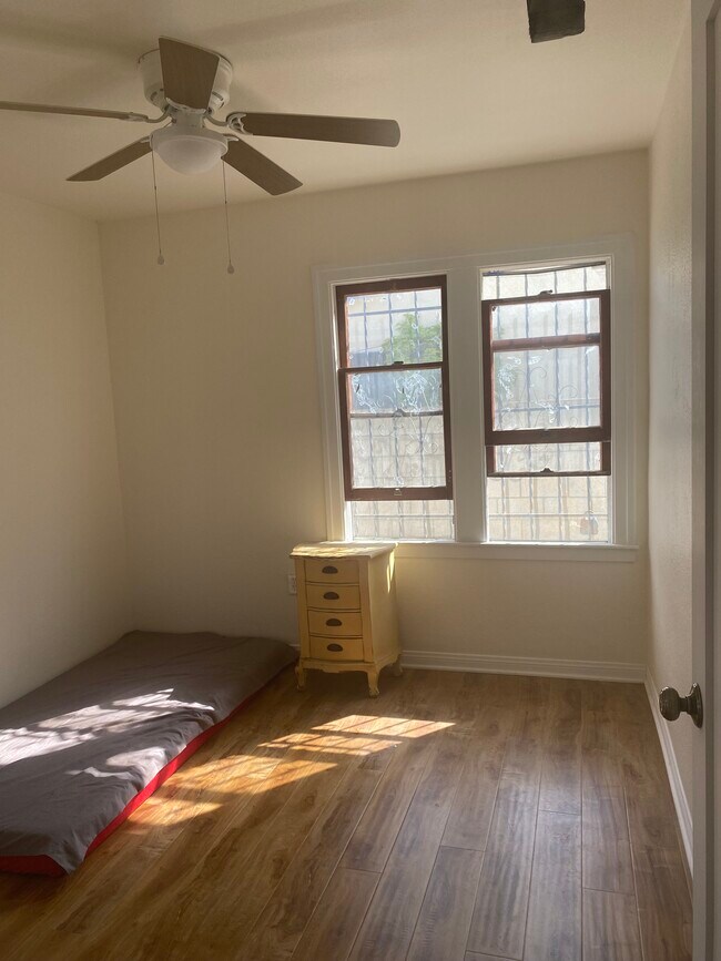Bedroom - 2950 S Rimpau Blvd