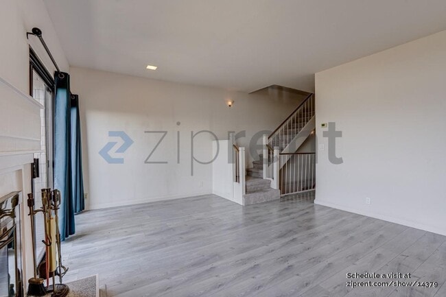 Building Photo - Unit