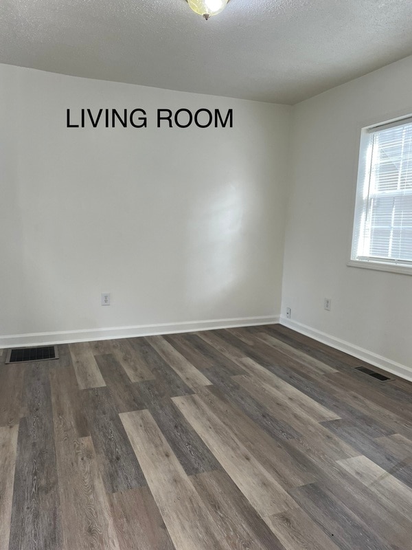 Building Photo - 613 College Dr