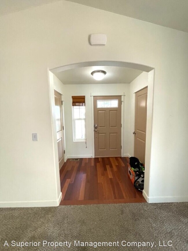 Building Photo - 3 br, 2 bath House - 2911 NE Jackdaw Dr.
